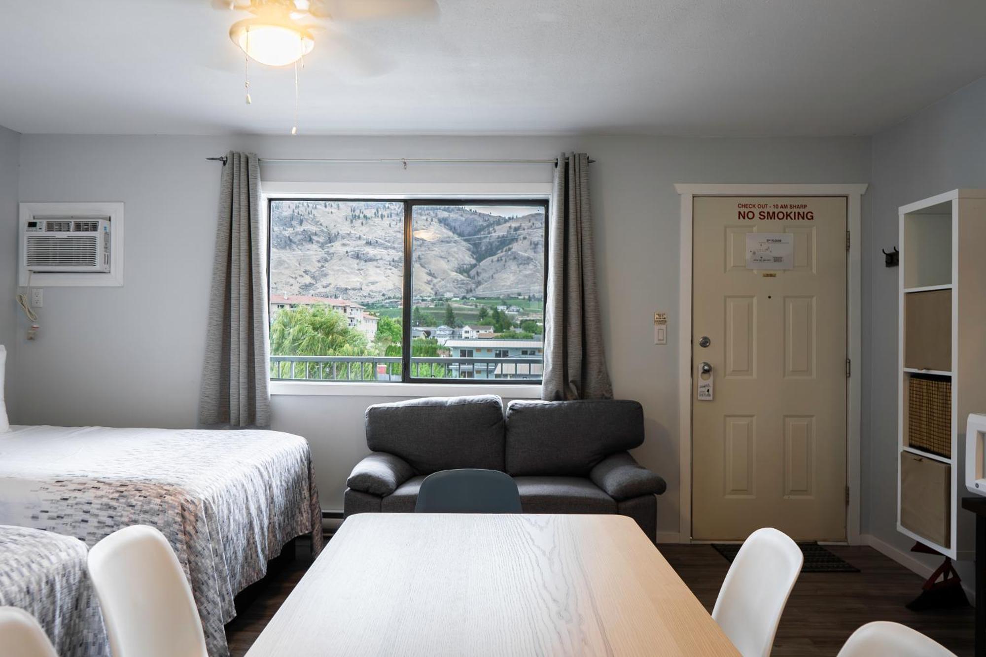 Poplars Motel On The Lake Osoyoos Buitenkant foto